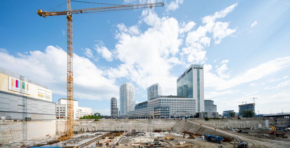 Zeriav na stavbe nakupneho centra