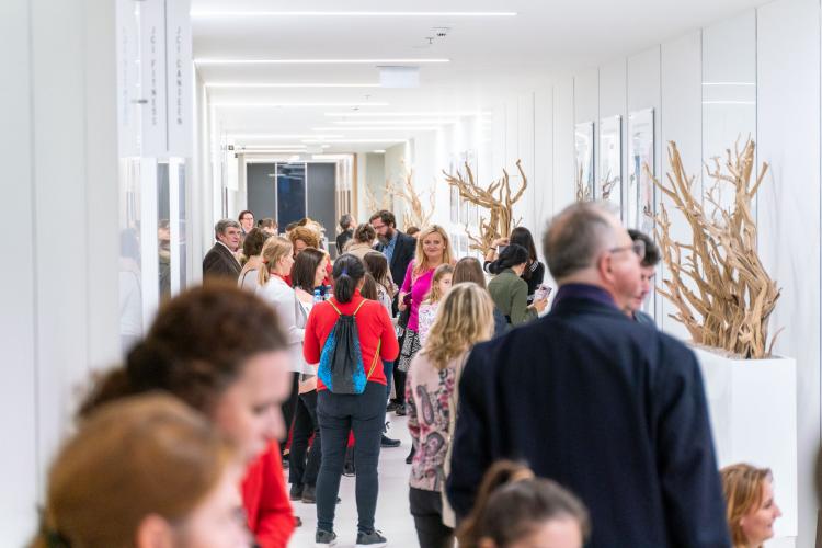 Vernisaz v lobby P19