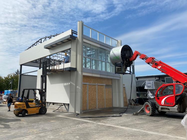 Scéna je pripravená