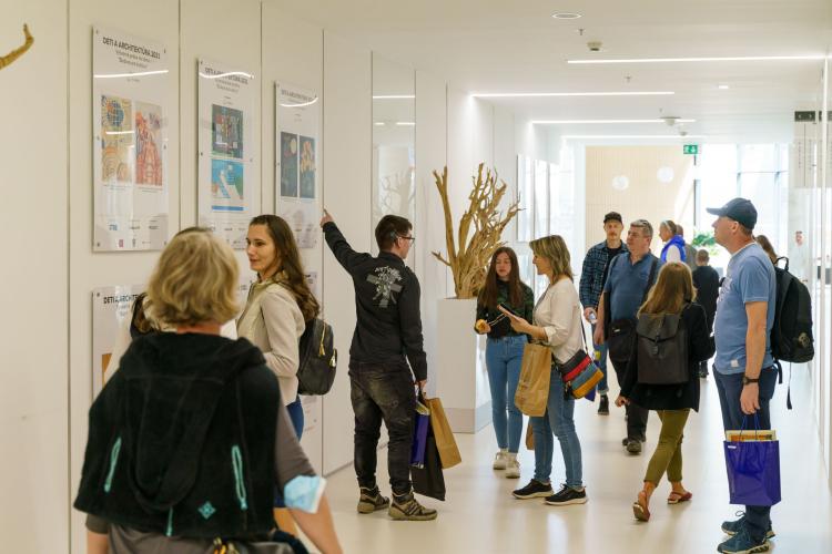 Obrazy budú ešte do konca júna v lobby P19